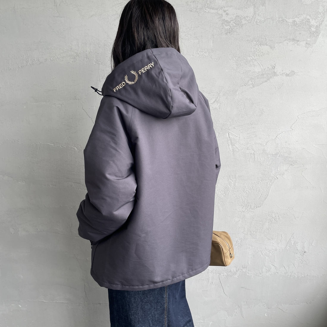 FRED PERRY [フレッドペリー] 別注 パデッドフーデッドシェルジャケット [FPM-25A-24JF] ANCOR/WARM &&モデル身長：160cm 着用サイズ：S&&
