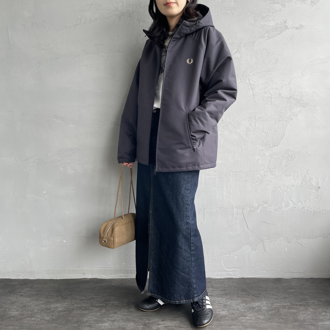FRED PERRY [フレッドペリー] 別注 パデッドフーデッドシェルジャケット [FPM-25A-24JF] ANCOR/WARM &&モデル身長：160cm 着用サイズ：S&&