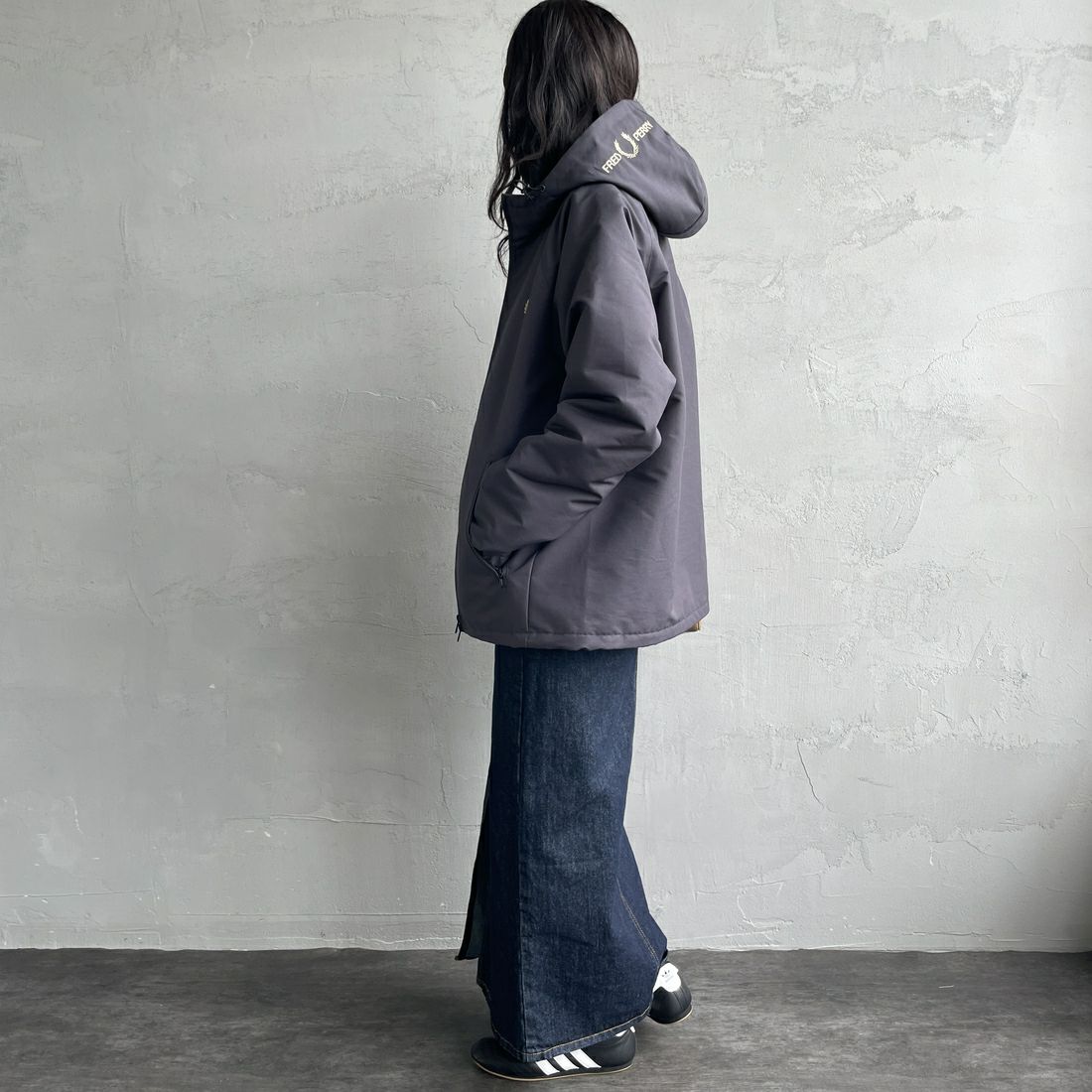 FRED PERRY [フレッドペリー] 別注 パデッドフーデッドシェルジャケット [FPM-25A-24JF] ANCOR/WARM &&モデル身長：160cm 着用サイズ：S&&