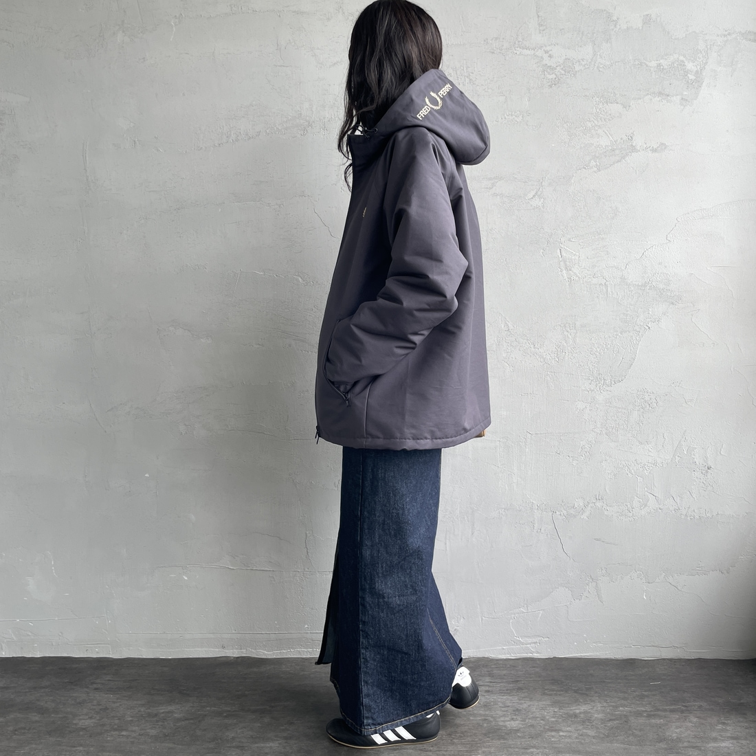 FRED PERRY [フレッドペリー] 別注 パデッドフーデッドシェルジャケット [FPM-25A-24JF] ANCOR/WARM &&モデル身長：160cm 着用サイズ：S&&