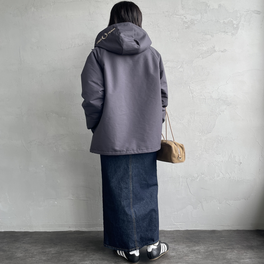 FRED PERRY [フレッドペリー] 別注 パデッドフーデッドシェルジャケット [FPM-25A-24JF] ANCOR/WARM &&モデル身長：160cm 着用サイズ：S&&
