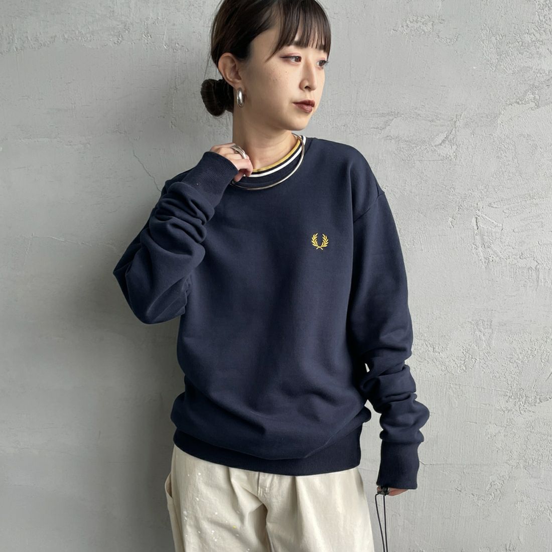 FRED PERRY [フレッドペリー] 別注 ツインティップライン ワンポイントロゴ刺繍クルーネックスウェット [FPM-25A-025JF]