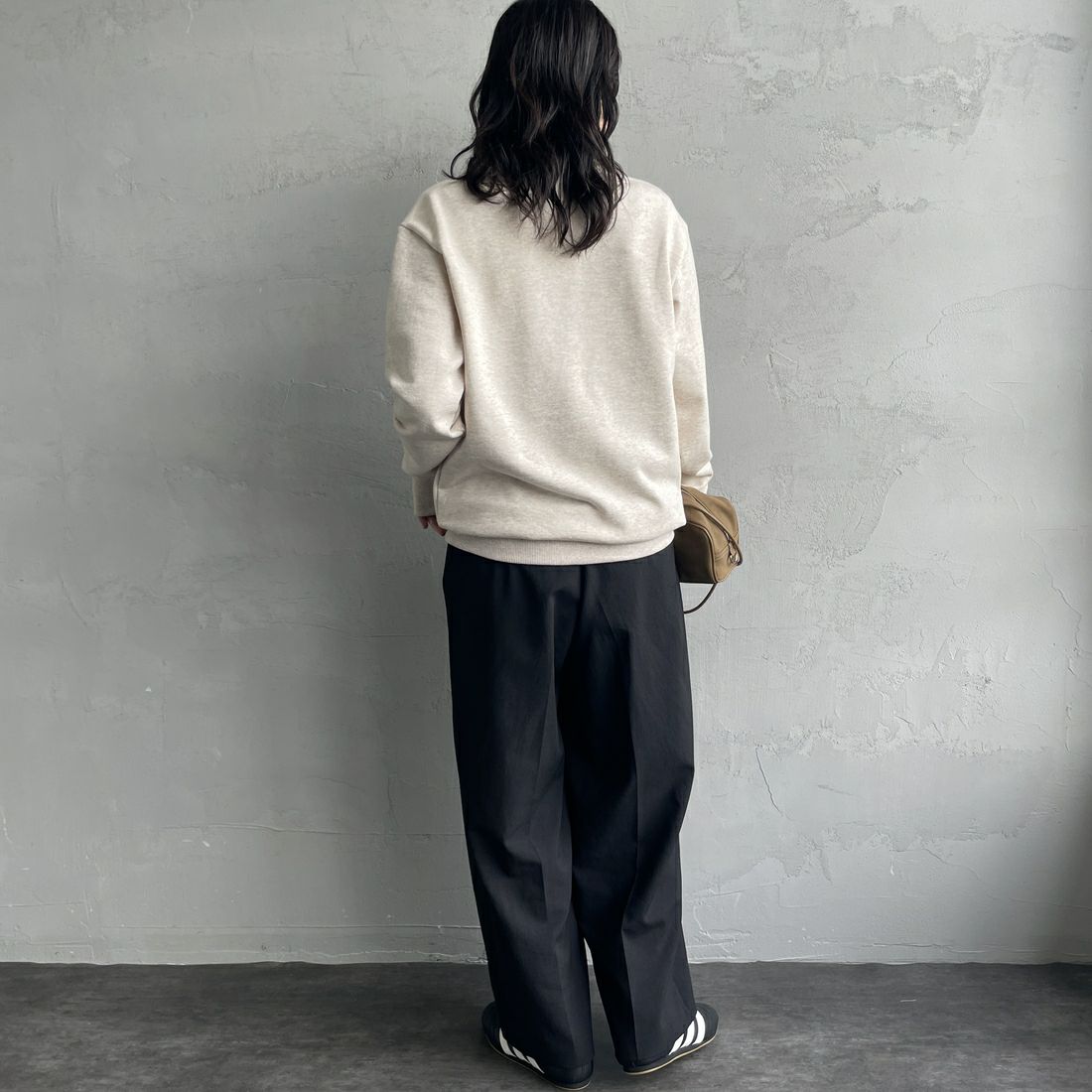 FRED PERRY [フレッドペリー] 別注 ツインティップライン ワンポイントロゴ刺繍クルーネックスウェット [FPM-25A-025JF] PORRIDGE M