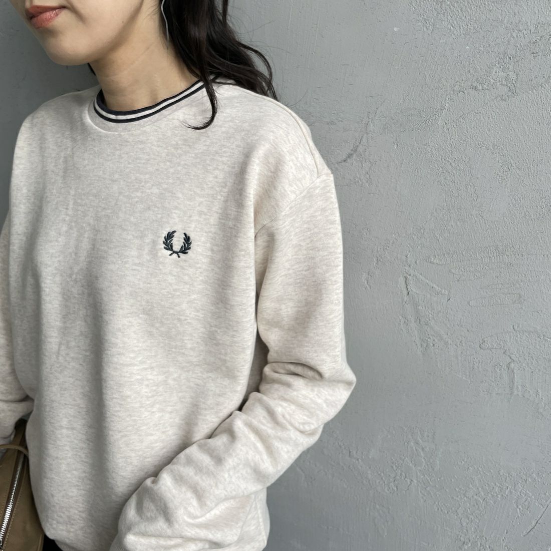 FRED PERRY [フレッドペリー] 別注 ツインティップライン ワンポイントロゴ刺繍クルーネックスウェット [FPM-25A-025JF] SHADED STO