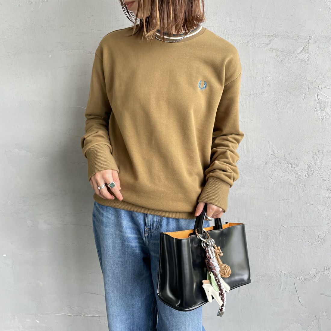 FRED PERRY [フレッドペリー] 別注 ツインティップライン ワンポイントロゴ刺繍クルーネックスウェット [FPM-25A-025JF] NVY/ECR/HO