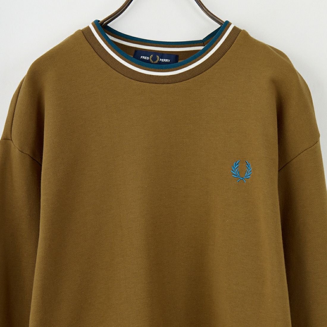 FRED PERRY [フレッドペリー] 別注 ツインティップライン ワンポイントロゴ刺繍クルーネックスウェット [FPM-25A-025JF] SHADED STO