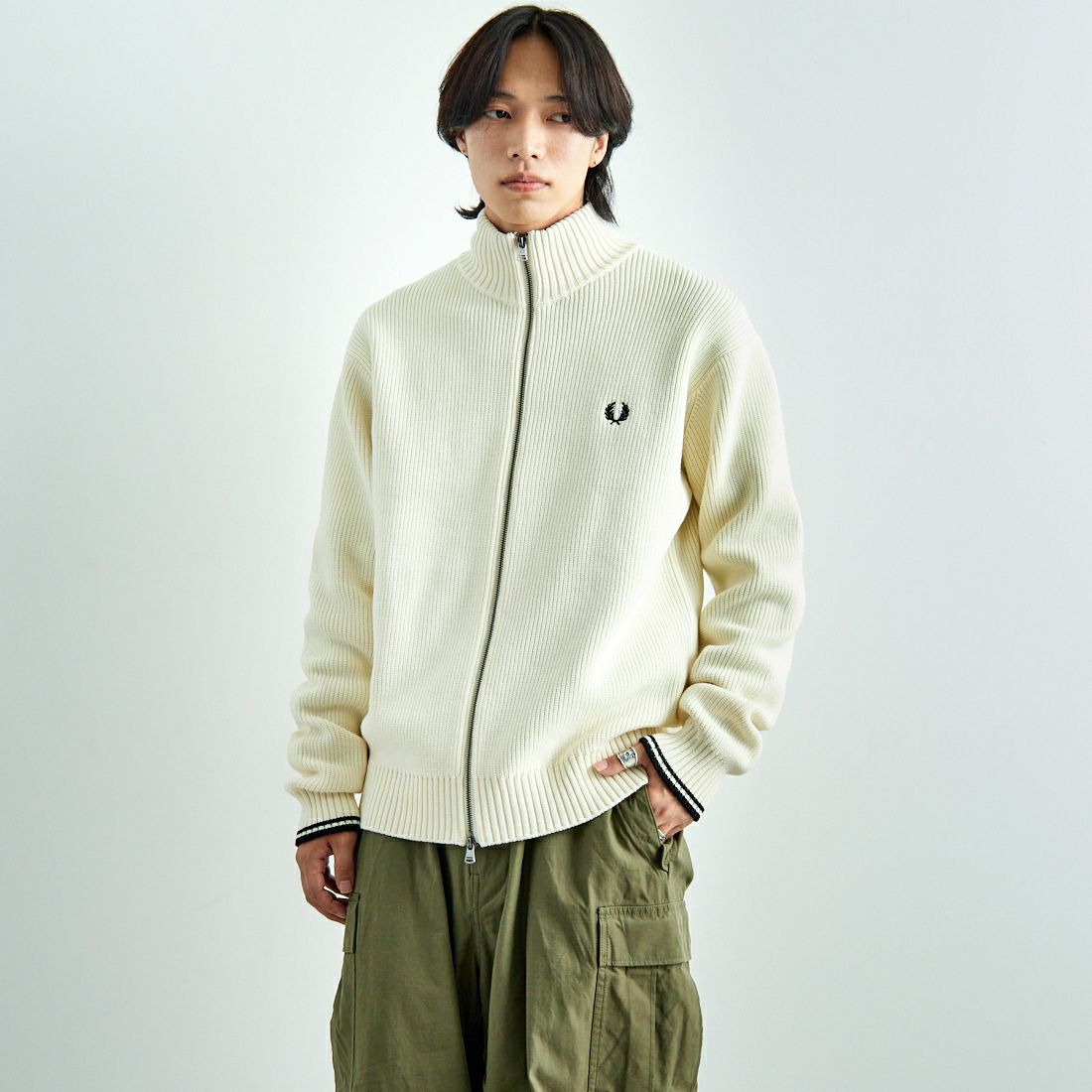 FRED PERRY [フレッドペリー] 別注 ドライバーズニット [FPM-25A-028JF] ECRU/NAVY &&モデル身長：179cm 着用サイズ：L&&