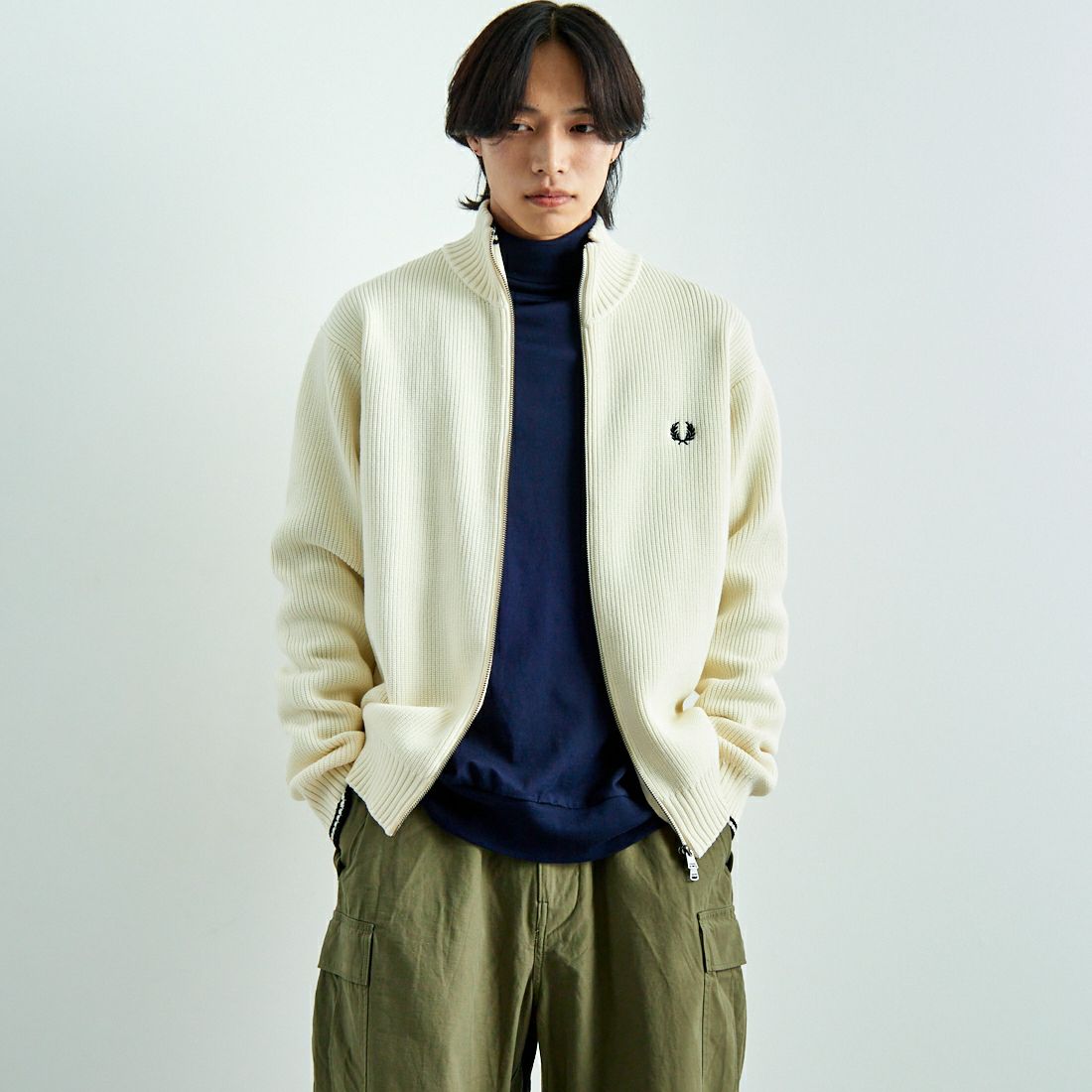 FRED PERRY [フレッドペリー] 別注 ドライバーズニット [FPM-25A-028JF] ECRU/NAVY &&モデル身長：179cm 着用サイズ：L&&
