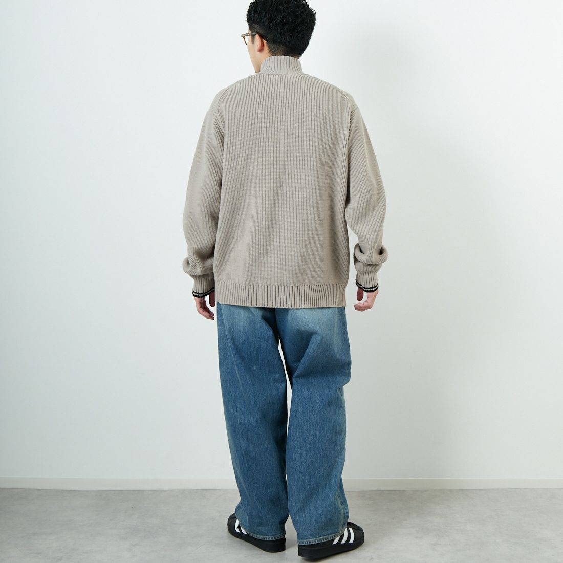 FRED PERRY [フレッドペリー] 別注 ドライバーズニット [FPM-25A-028JF] ECRU/NAVY &&モデル身長：179cm 着用サイズ：L&&