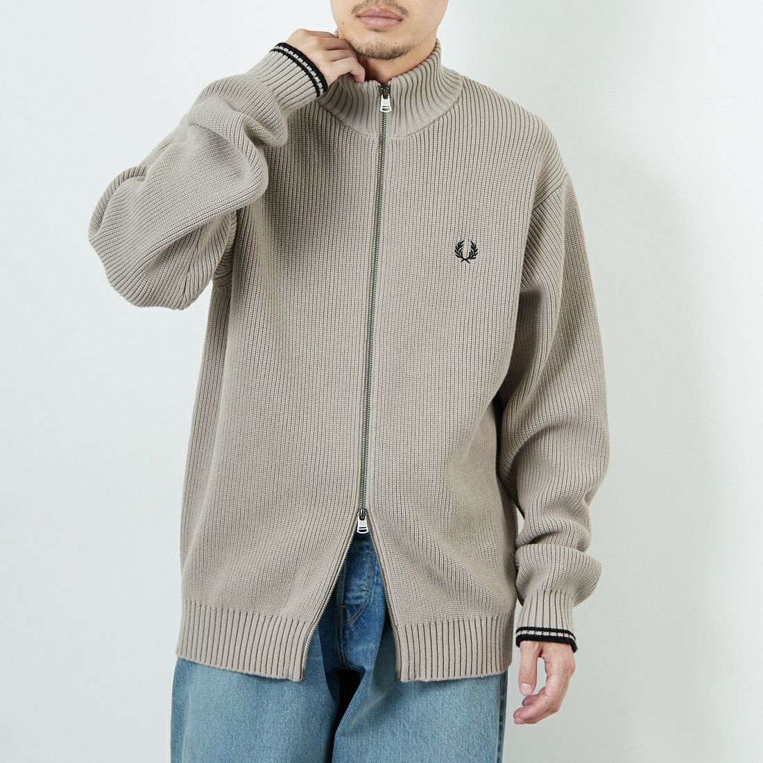 FRED PERRY [フレッドペリー] 別注 ドライバーズニット [FPM-25A-028JF] WARM OAT/B &&モデル身長：167cm 着用サイズ：L&&