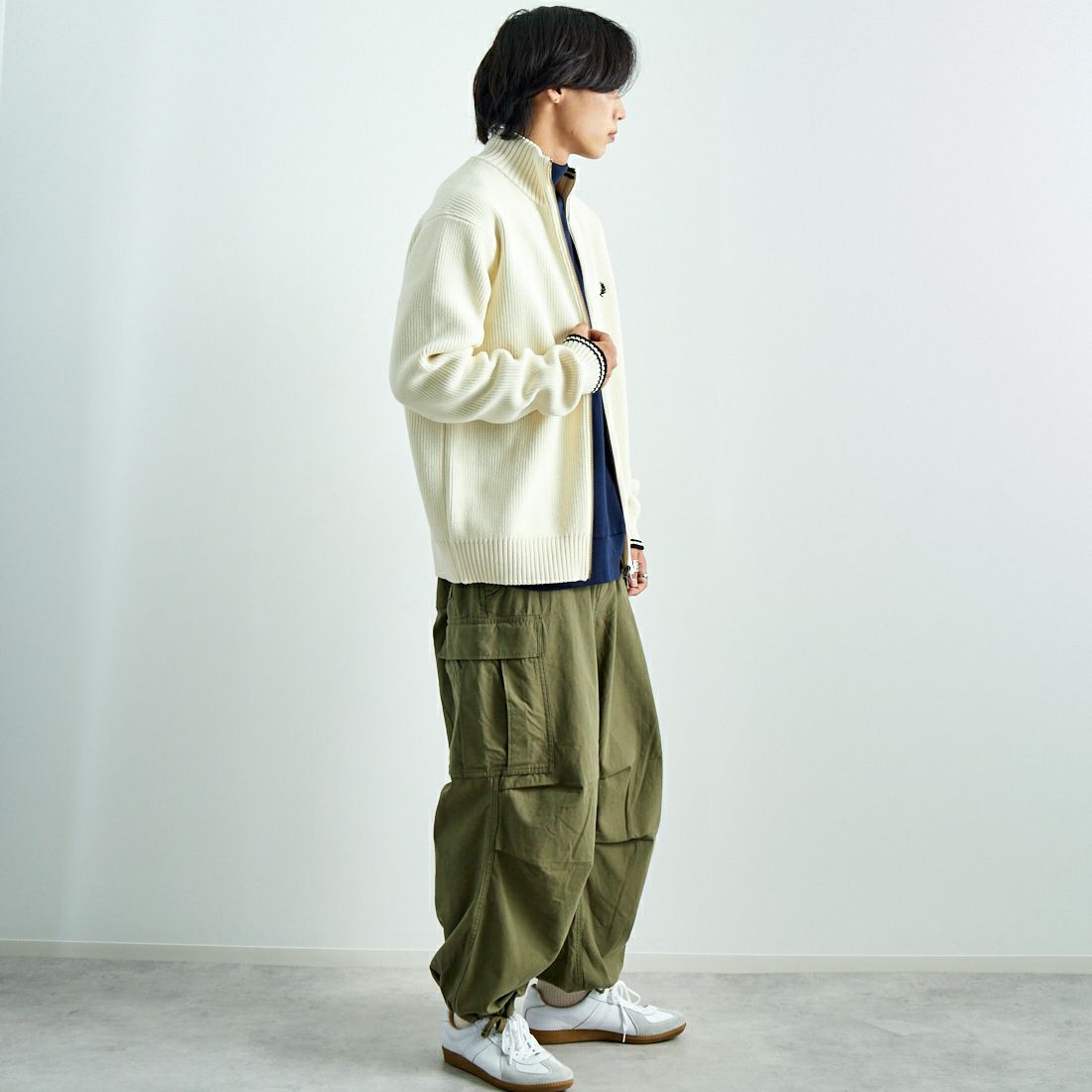 FRED PERRY [フレッドペリー] 別注 ドライバーズニット [FPM-25A-028JF] ECRU/NAVY &&モデル身長：179cm 着用サイズ：L&&