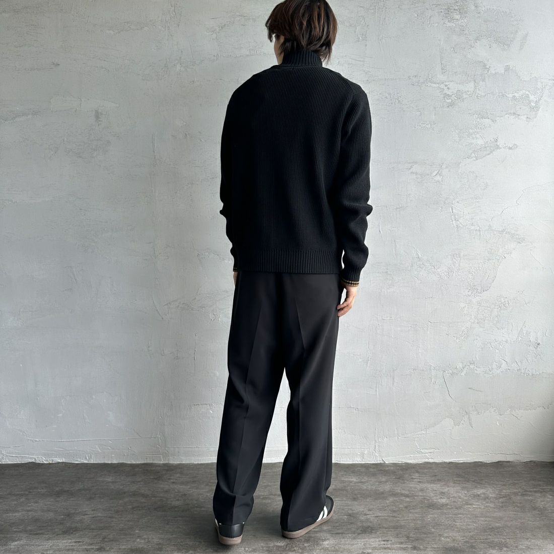 FRED PERRY [フレッドペリー] 別注 ドライバーズニット [FPM-25A-028JF] BLK/SHADED &&モデル身長：179cm 着用サイズ：M&&