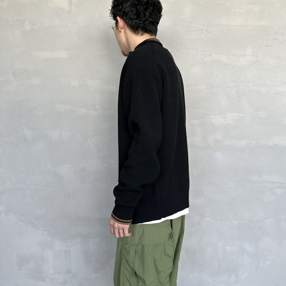 FRED PERRY [フレッドペリー] 別注 ドライバーズニット [FPM-25A-028JF] BLK/SHADED &&モデル身長：167cm 着用サイズ：M&&