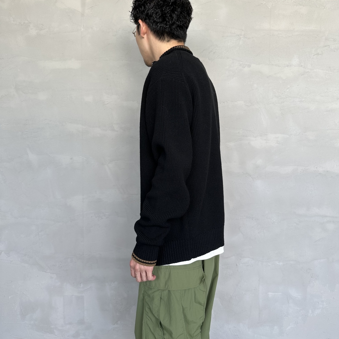FRED PERRY [フレッドペリー] 別注 ドライバーズニット [FPM-25A-028JF] BLK/SHADED &&モデル身長：167cm 着用サイズ：M&&