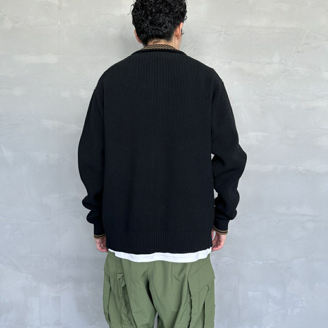 FRED PERRY [フレッドペリー] 別注 ドライバーズニット [FPM-25A-028JF] BLK/SHADED &&モデル身長：167cm 着用サイズ：M&&