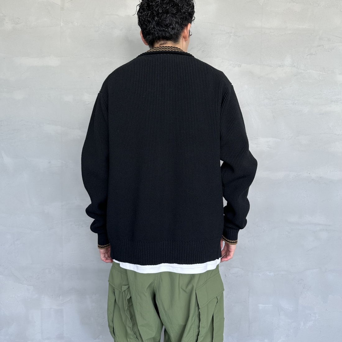 FRED PERRY [フレッドペリー] 別注 ドライバーズニット [FPM-25A-028JF] BLK/SHADED &&モデル身長：167cm 着用サイズ：M&&