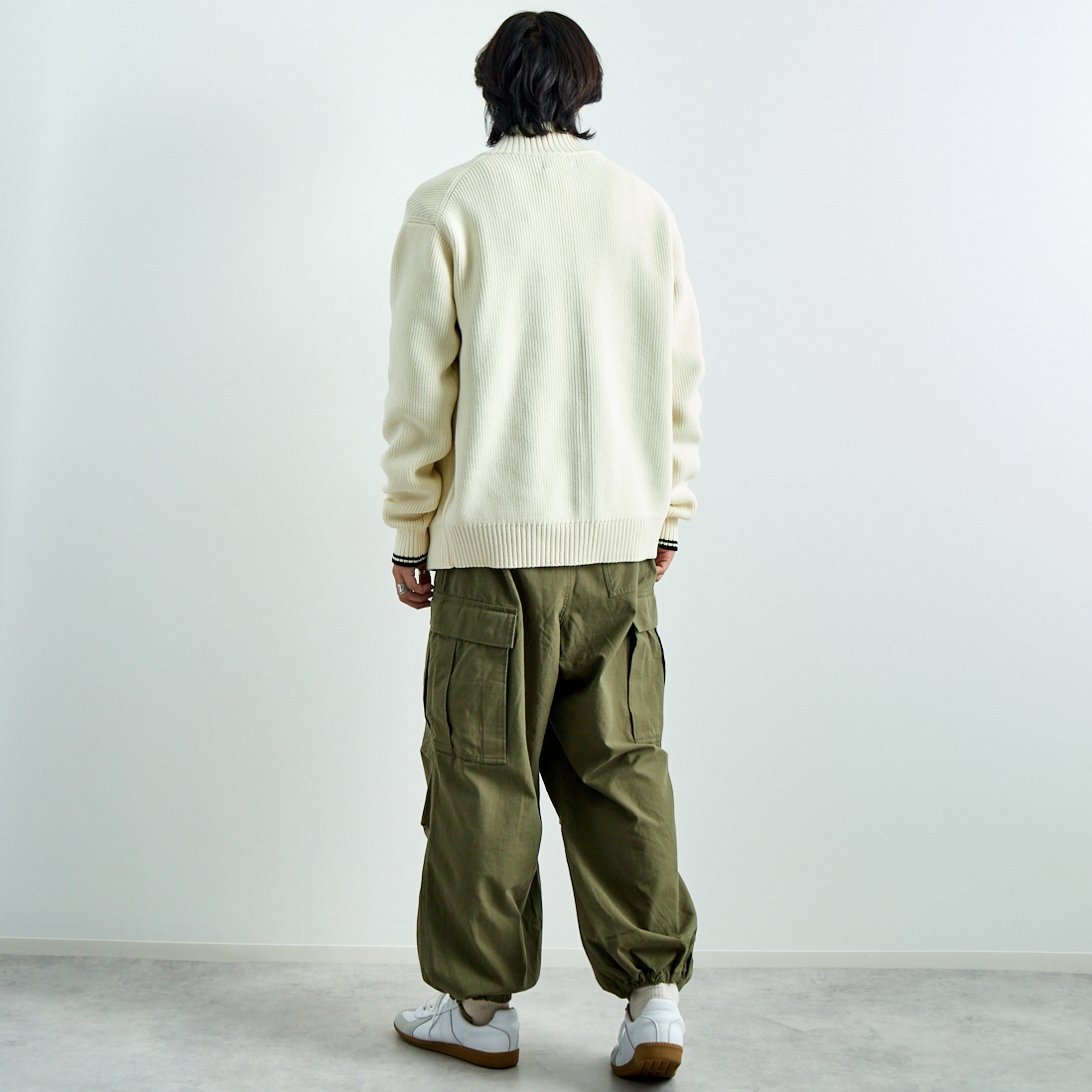 FRED PERRY [フレッドペリー] 別注 ドライバーズニット [FPM-25A-028JF] ECRU/NAVY &&モデル身長：179cm 着用サイズ：L&&