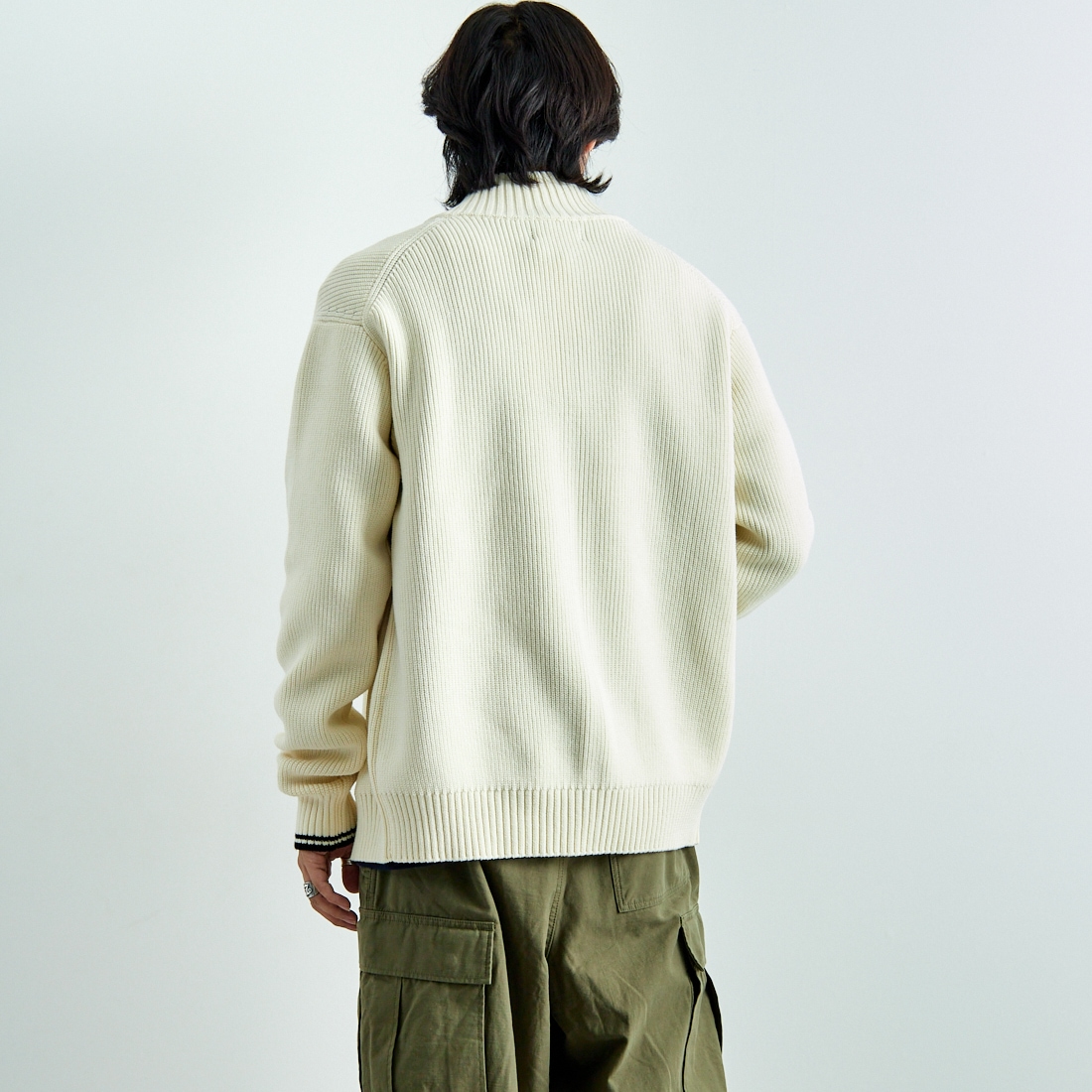 FRED PERRY [フレッドペリー] 別注 ドライバーズニット [FPM-25A-028JF] ECRU/NAVY &&モデル身長：179cm 着用サイズ：L&&