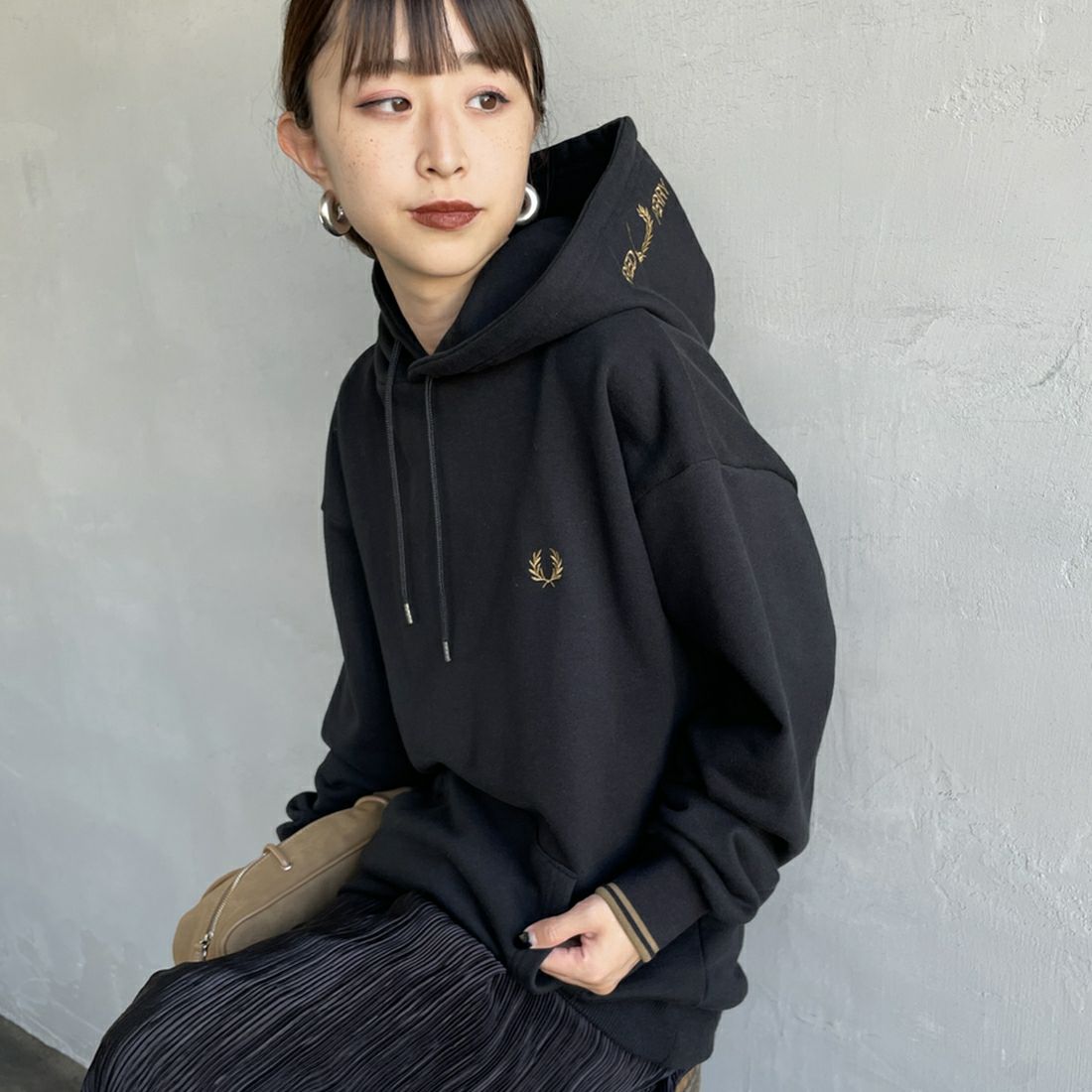 FRED PERRY [フレッドペリー] 別注 フードロゴ刺繍スウェットパーカー [FPM-25A-026JF]