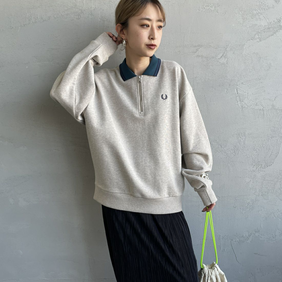 FRED PERRY [フレッドペリー] ハーフジップ ポロスウェットシャツ [G1149] Z45 WARM O &&モデル身長：150cm 着用サイズ：10&&