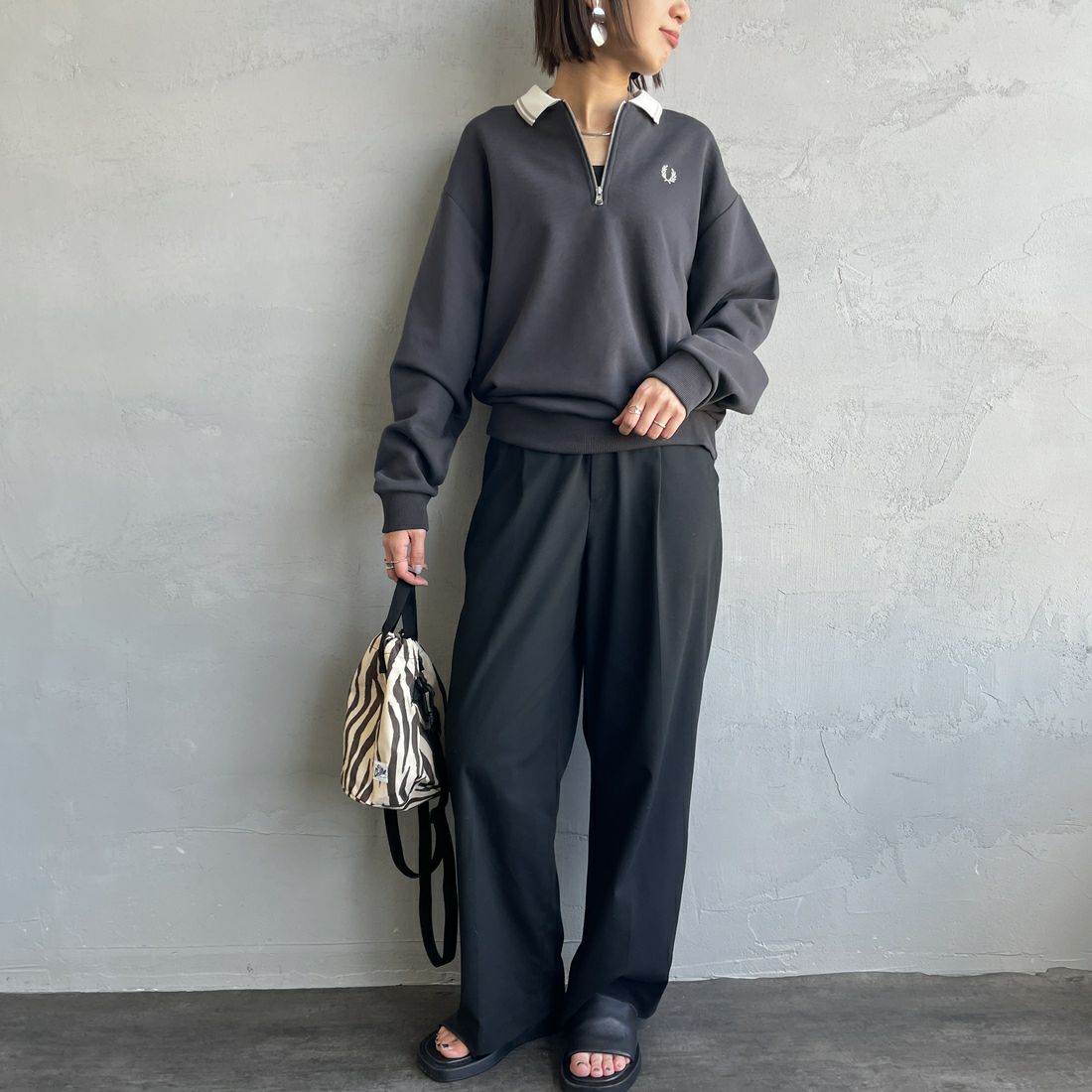 FRED PERRY [フレッドペリー] ハーフジップ ポロスウェットシャツ [G1149] 297 ANCHOR &&モデル身長：159cm 着用サイズ：10&&