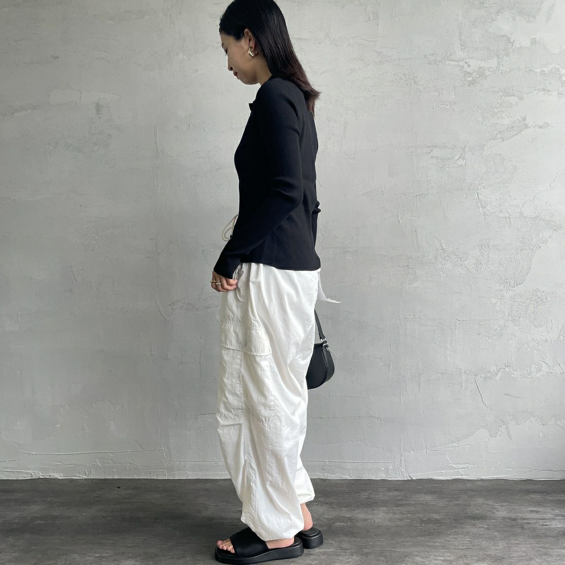 FRED PERRY [フレッドペリー] 別注 ワンポイントロゴ刺繍 リブニットポロシャツ [FPW-25A-009JF] BLK/SHADED &&モデル身長：163cm 着用サイズ：10&&