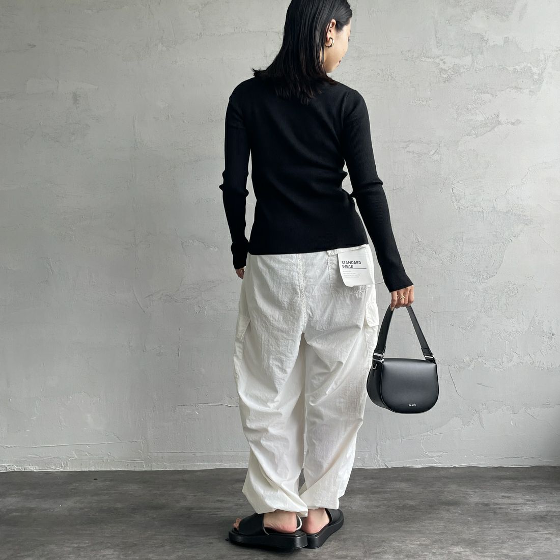 FRED PERRY [フレッドペリー] 別注 ワンポイントロゴ刺繍 リブニットポロシャツ [FPW-25A-009JF] BLK/SHADED &&モデル身長：163cm 着用サイズ：10&&