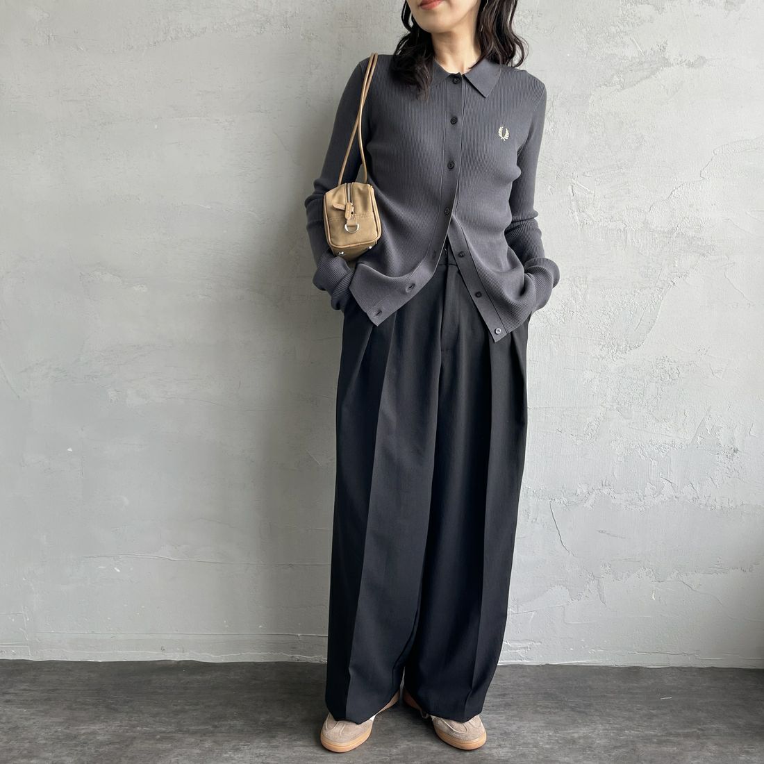 FRED PERRY [フレッドペリー] 別注 ワンポイントロゴ刺繍 リブニットポロシャツ [FPW-25A-009JF] ANCHOR/WAR &&モデル身長：160cm 着用サイズ：10&&