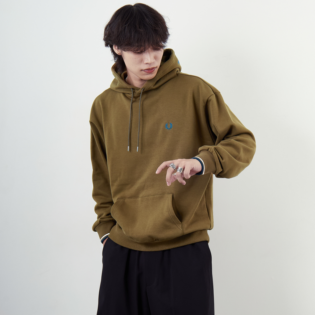 FRED PERRY [フレッドペリー] 別注 フードロゴ刺繍スウェット