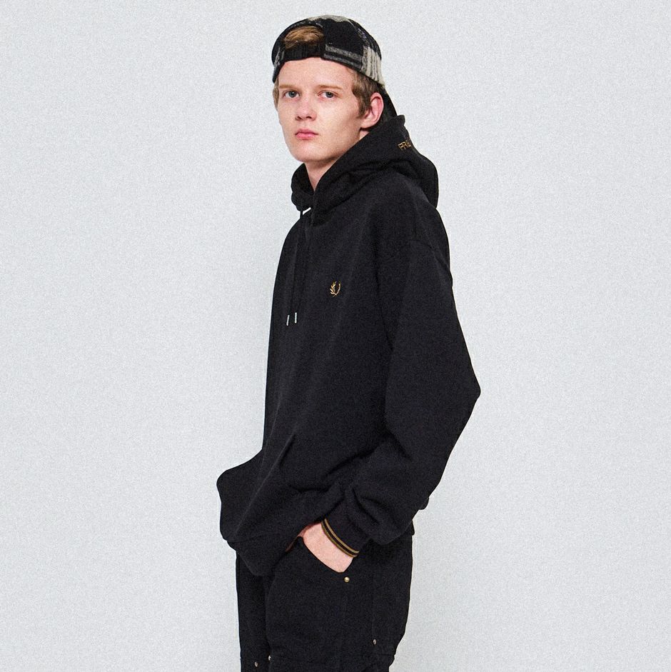 FRED PERRY [フレッドペリー] 別注 フードロゴ刺繍スウェットパーカー [FPM-25A-026JF] BLK/SHADED