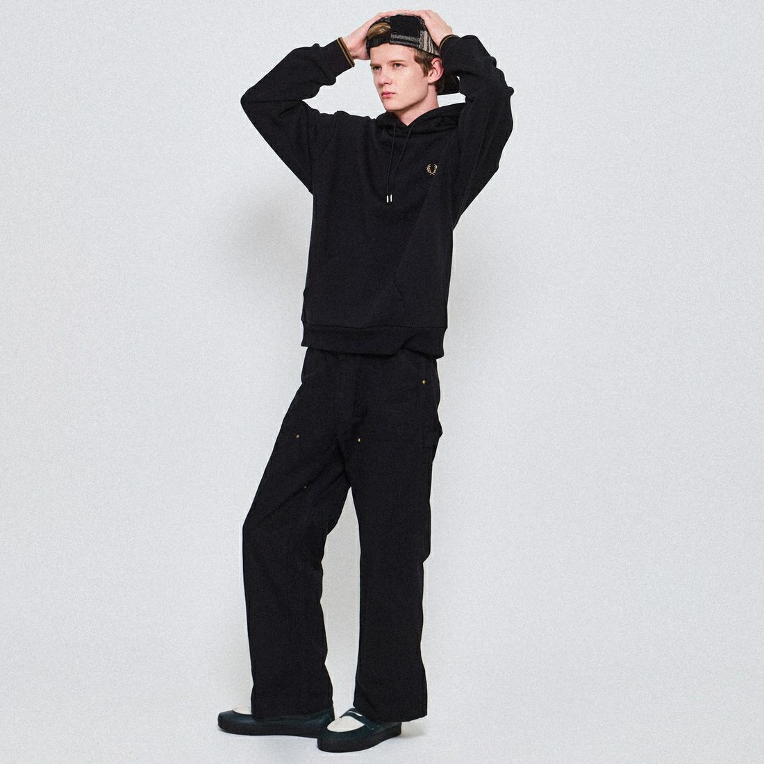 FRED PERRY [フレッドペリー] 別注 フードロゴ刺繍スウェットパーカー [FPM-25A-026JF] BLK/SHADED