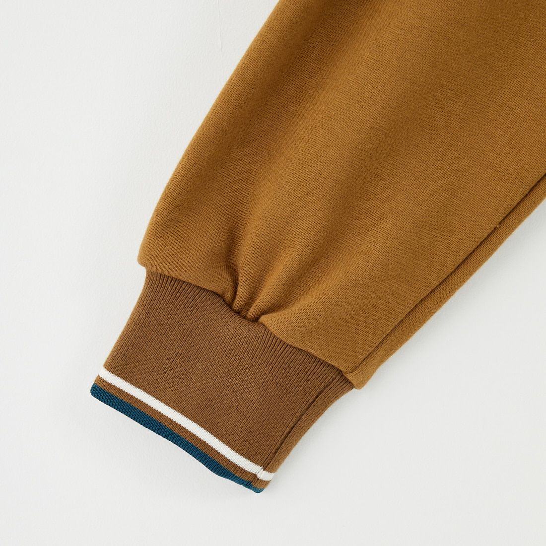 FRED PERRY [フレッドペリー] 別注 フードロゴ刺繍スウェットパーカー [FPM-25A-026JF] PORRIDGE M