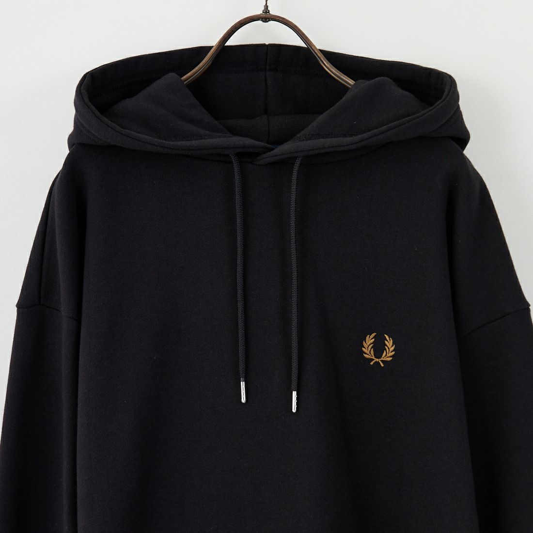 FRED PERRY [フレッドペリー] 別注 フードロゴ刺繍スウェットパーカー [FPM-25A-026JF] BLK/SHADED