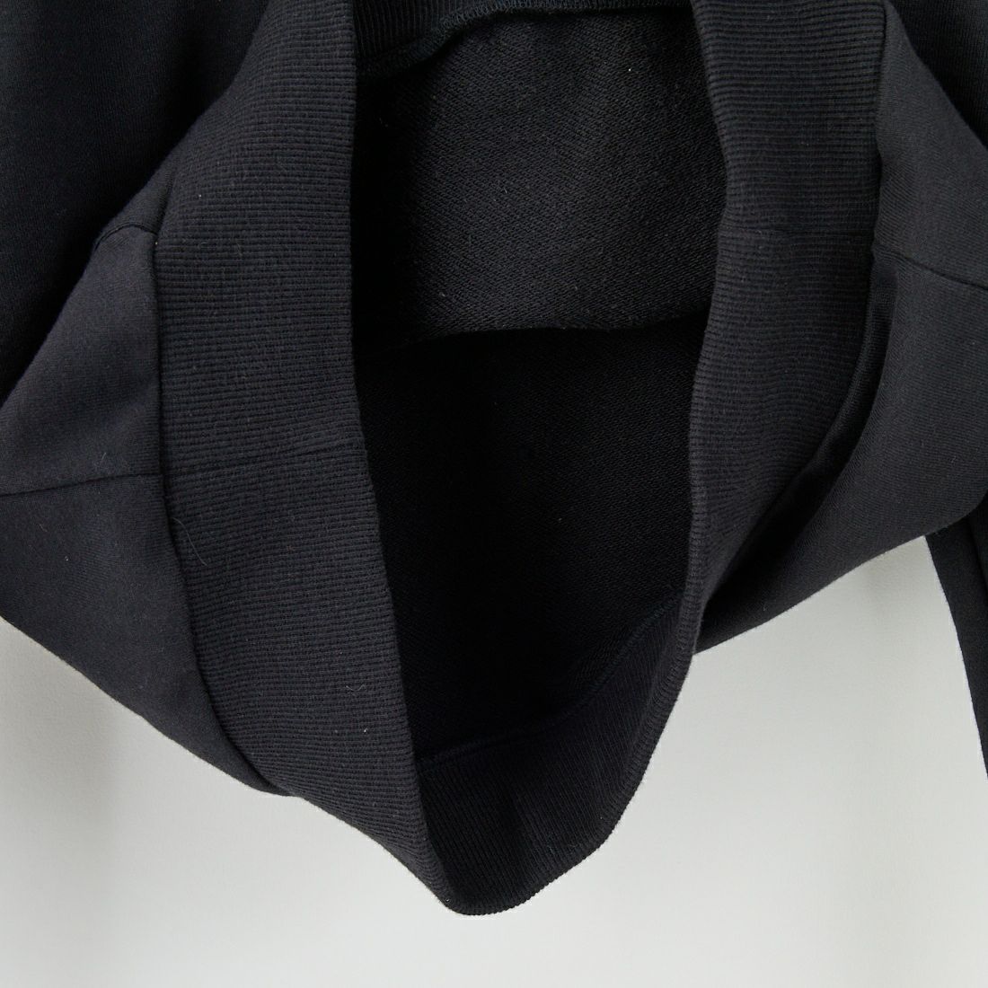 FRED PERRY [フレッドペリー] 別注 フードロゴ刺繍スウェットパーカー [FPM-25A-026JF] BLK/SHADED