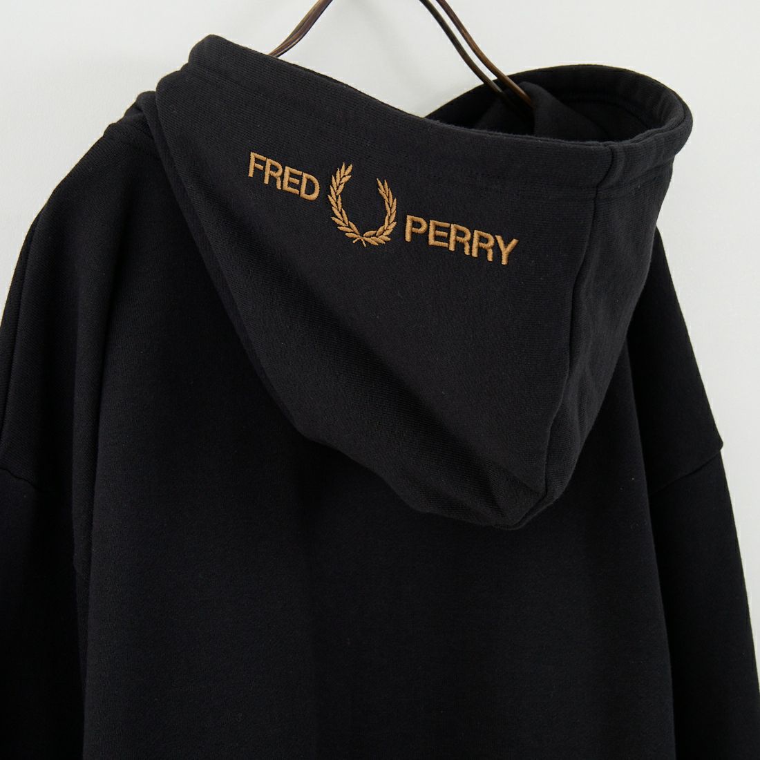 FRED PERRY [フレッドペリー] 別注 フードロゴ刺繍スウェットパーカー [FPM-25A-026JF] BLK/SHADED