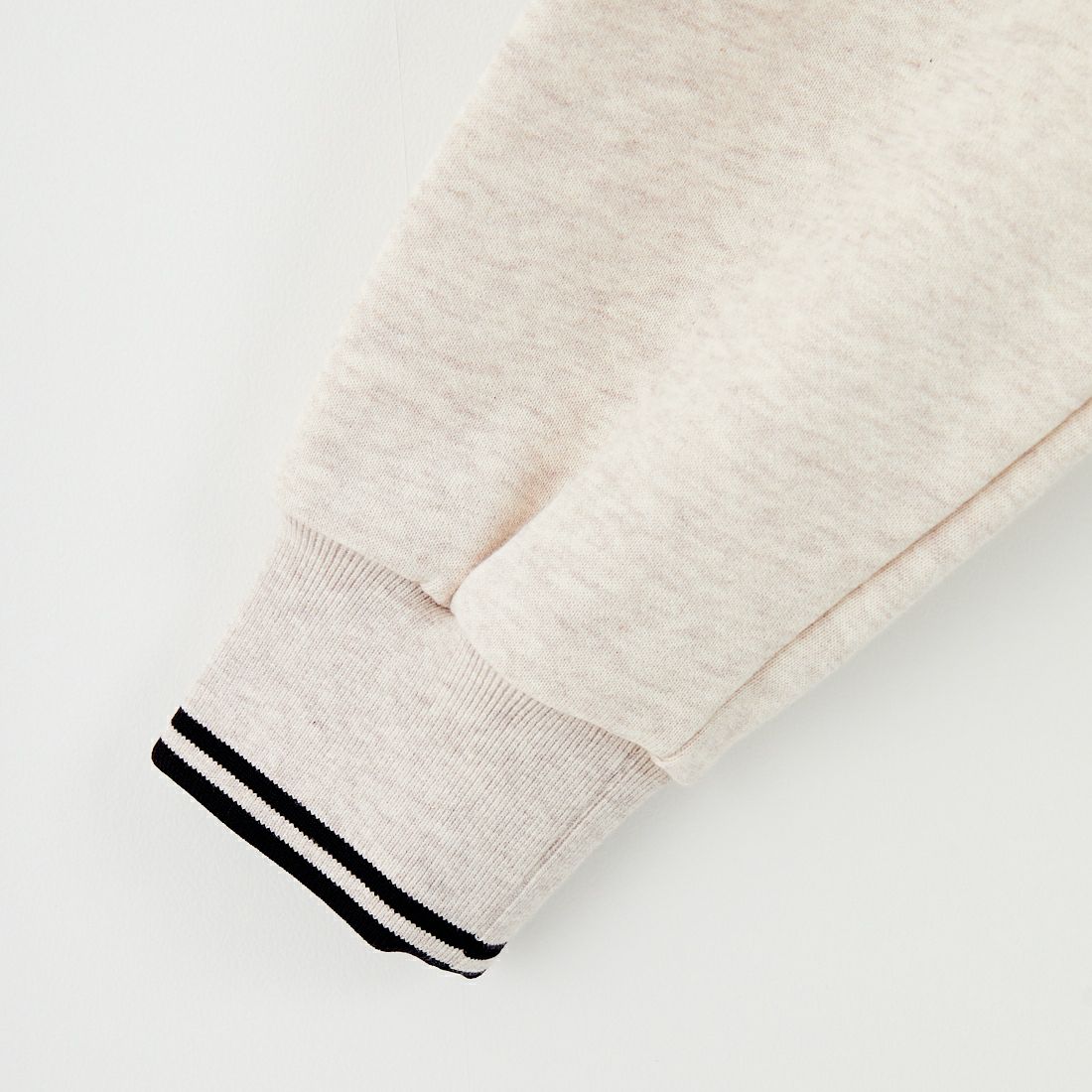 FRED PERRY [フレッドペリー] 別注 フードロゴ刺繍スウェットパーカー [FPM-25A-026JF] PORRIDGE M