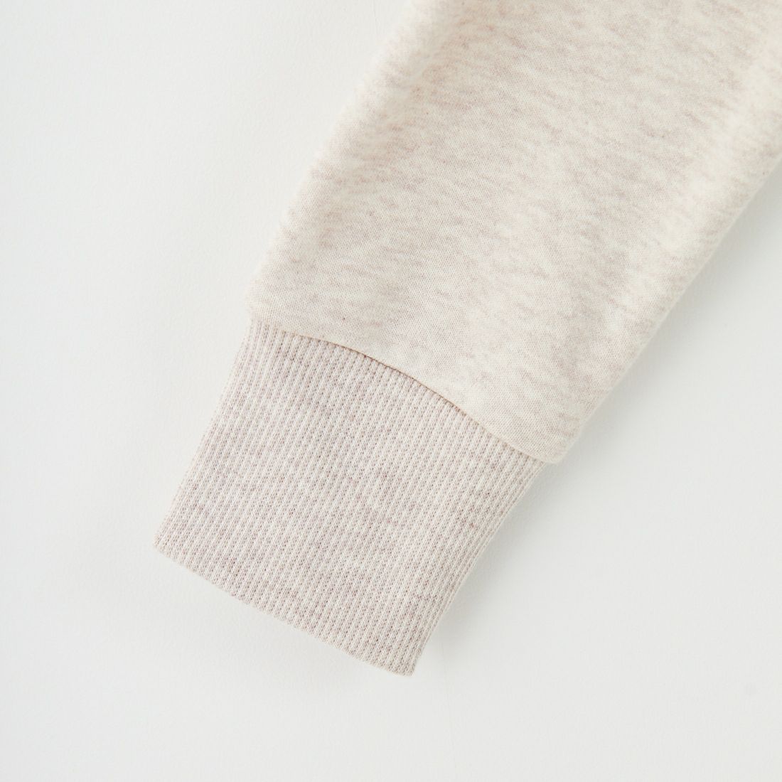 FRED PERRY [フレッドペリー] 別注 ツインティップライン ワンポイントロゴ刺繍クルーネックスウェット [FPM-25A-025JF] PORRIDGE M