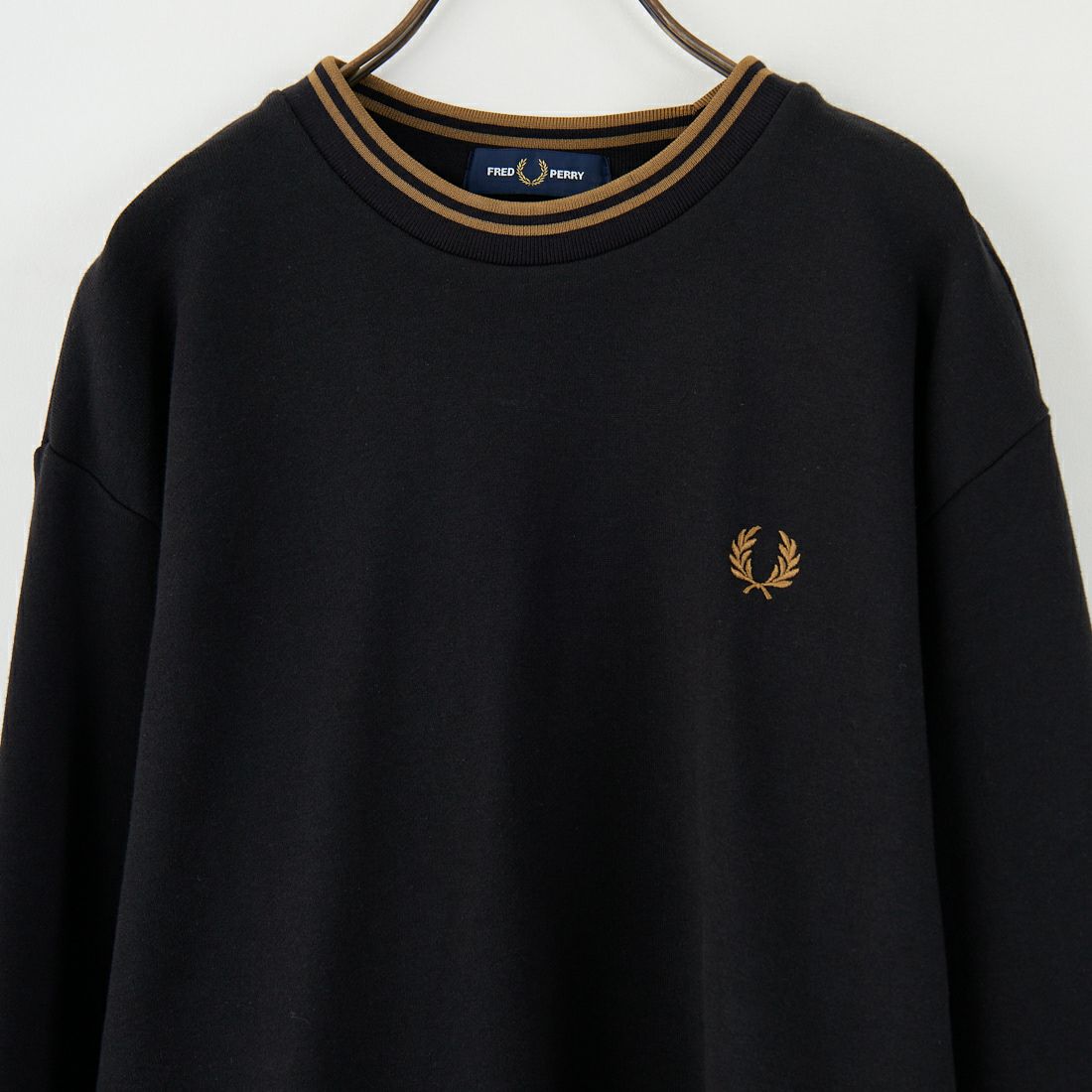 FRED PERRY [フレッドペリー] 別注 ツインティップライン ワンポイントロゴ刺繍クルーネックスウェット [FPM-25A-025JF] BLK/SHADED