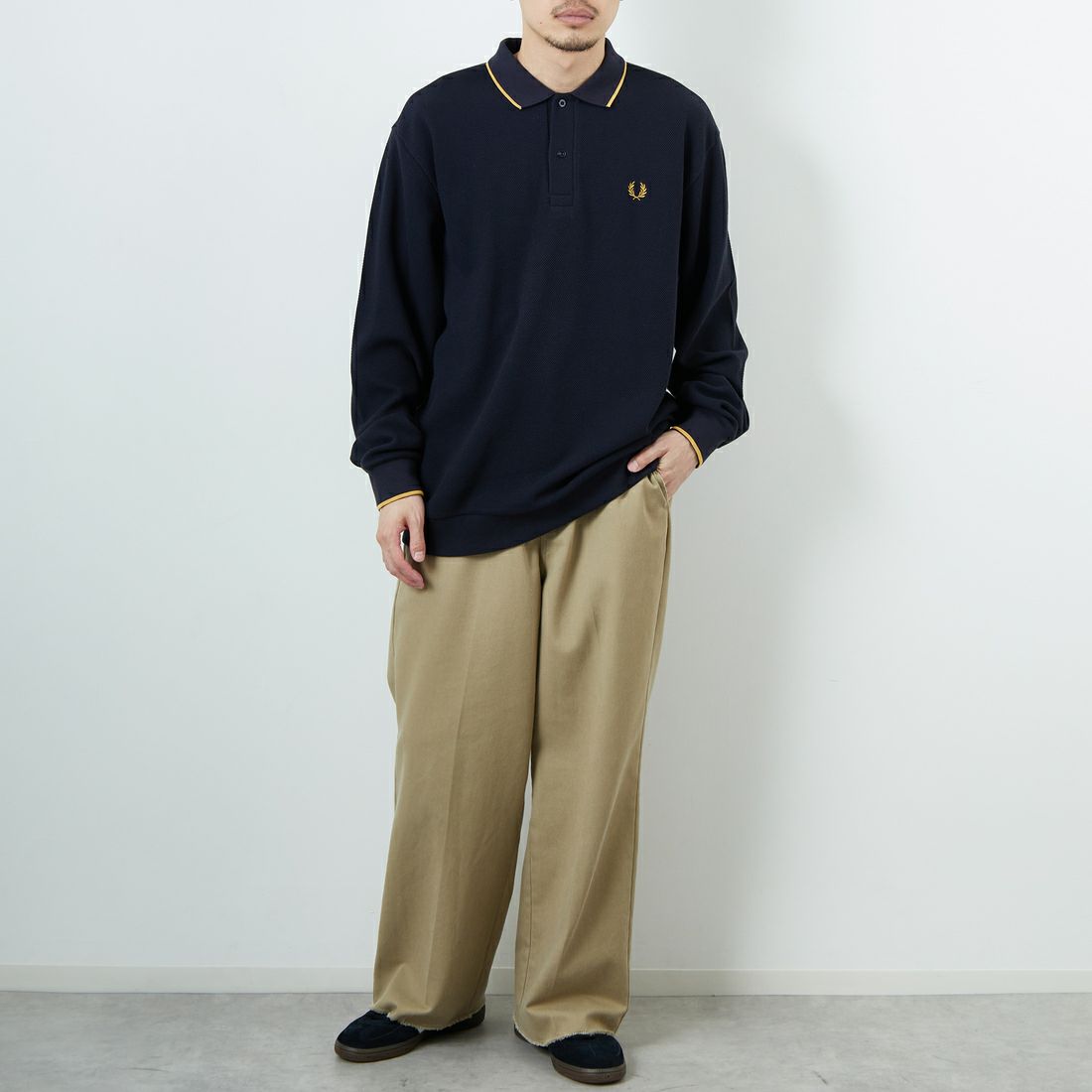 FRED PERRY [フレッドペリー] 別注 ワンポイントロゴ刺繍 ロングスリーブポロシャツ [FPM-25A-027JF] NVY/HONEYC &&モデル身長：168cm 着用サイズ：L&&