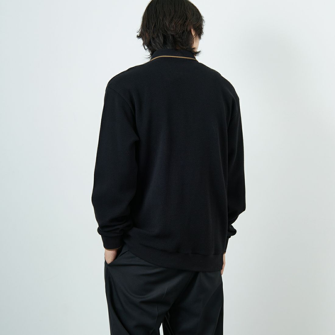 FRED PERRY [フレッドペリー] 別注 ワンポイントロゴ刺繍 ロングスリーブポロシャツ [FPM-25A-027JF] BLK/SHADED &&モデル身長：179cm 着用サイズ：L&&