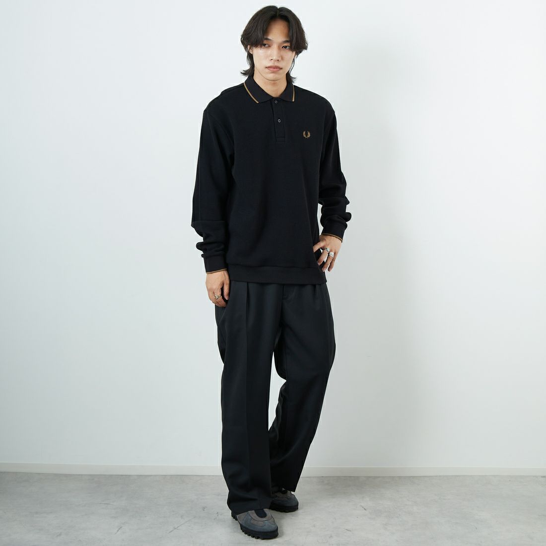 FRED PERRY [フレッドペリー] 別注 ワンポイントロゴ刺繍 ロングスリーブポロシャツ [FPM-25A-027JF] BLK/SHADED &&モデル身長：179cm 着用サイズ：L&&