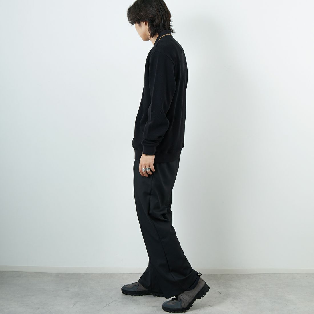 FRED PERRY [フレッドペリー] 別注 ワンポイントロゴ刺繍 ロングスリーブポロシャツ [FPM-25A-027JF] BLK/SHADED &&モデル身長：179cm 着用サイズ：L&&