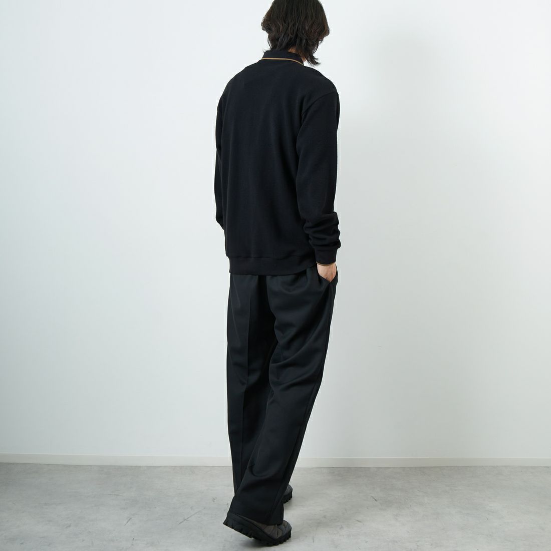 FRED PERRY [フレッドペリー] 別注 ワンポイントロゴ刺繍 ロングスリーブポロシャツ [FPM-25A-027JF] BLK/SHADED &&モデル身長：179cm 着用サイズ：L&&