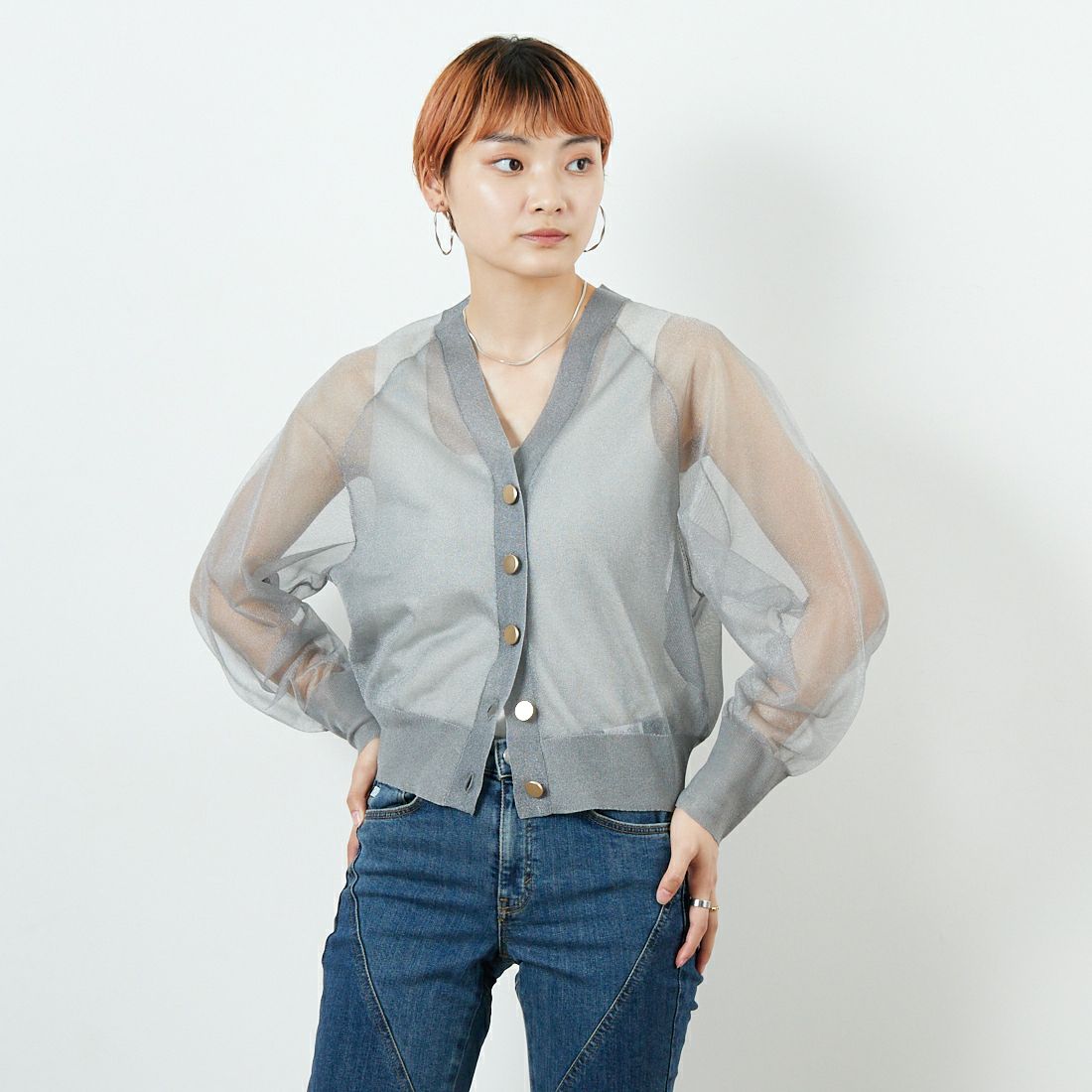 Jeans Factory Clothes [ジーンズファクトリークローズ] ラメシアーVネックカーディガン [11255816] ﾐﾃﾞｨｱﾑｸﾞﾚｰ &&モデル身長：160cm 着用サイズ：F&&