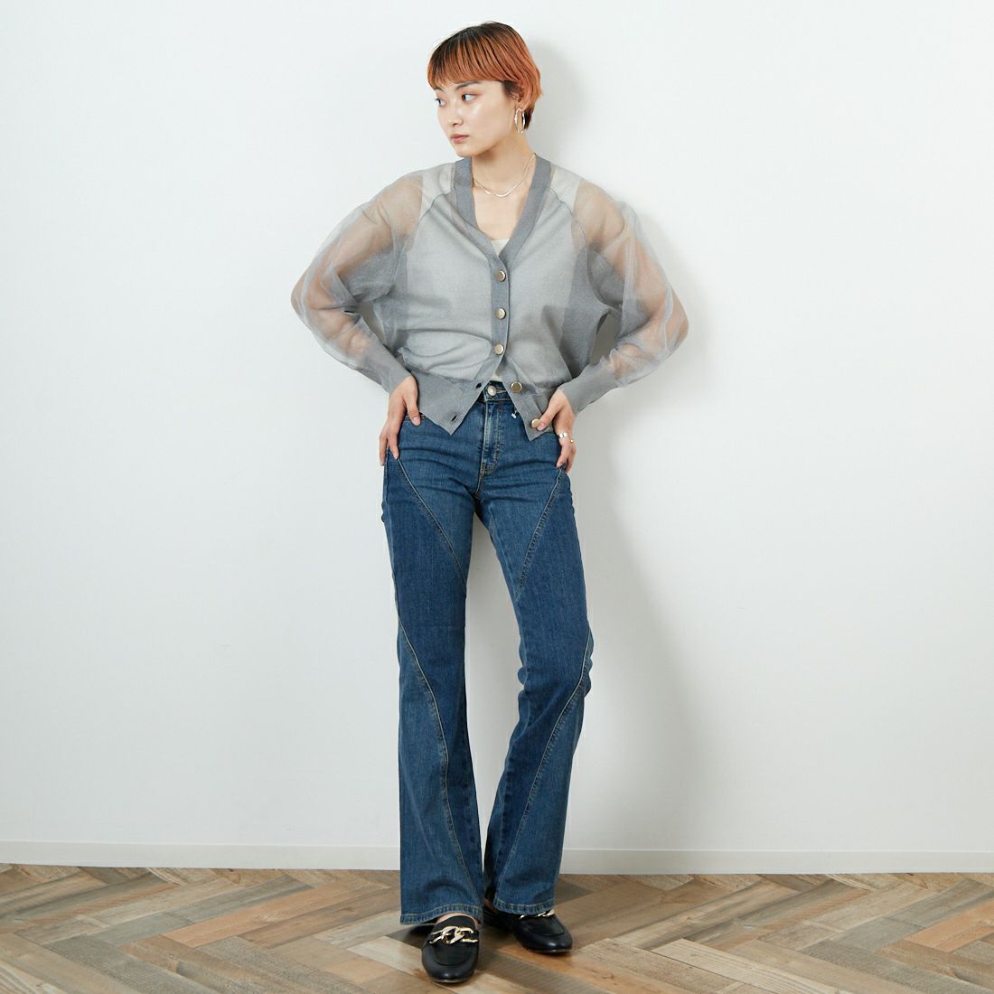 Jeans Factory Clothes [ジーンズファクトリークローズ] ラメシアーVネックカーディガン [11255816] ﾐﾃﾞｨｱﾑｸﾞﾚｰ &&モデル身長：160cm 着用サイズ：F&&