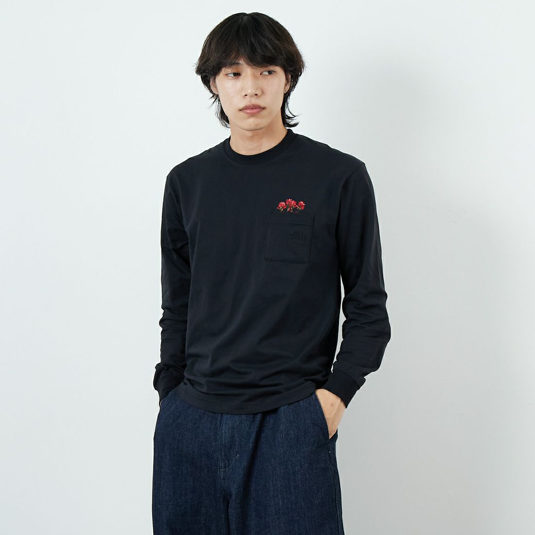 THE NORTH FACE [ザ ノースフェイス] ロングスリーブ フラッシュドライフラワーロゴTシャツ [NT82535] K &&モデル身長：179cm 着用サイズ：34&&