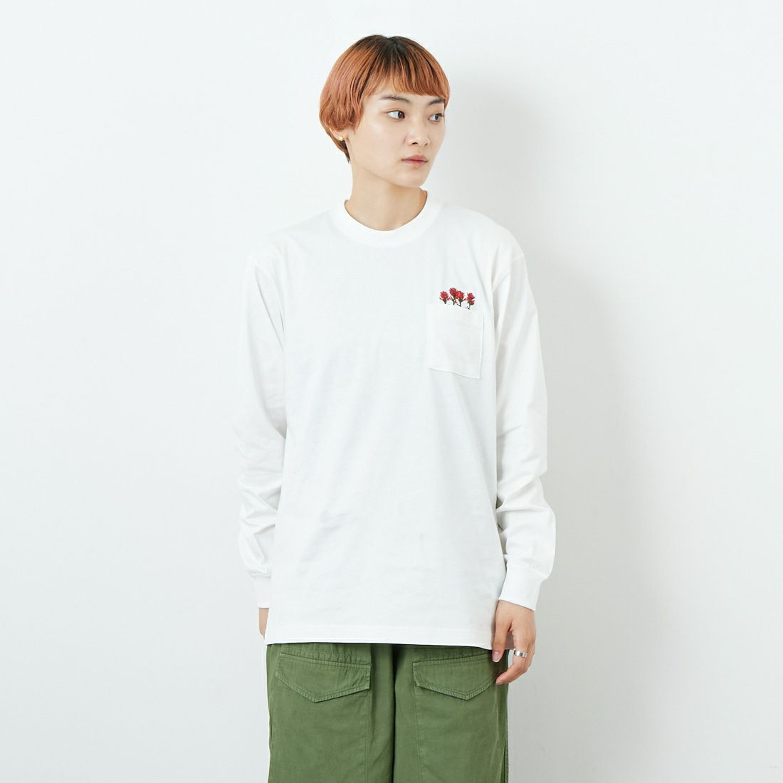 THE NORTH FACE [ザ ノースフェイス] ロングスリーブ フラッシュドライフラワーロゴTシャツ [NT82535] OW &&モデル身長：160cm 着用サイズ：S&&