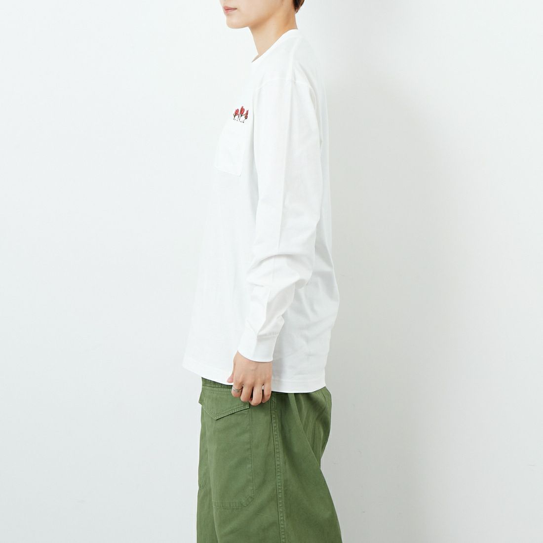 THE NORTH FACE [ザ ノースフェイス] ロングスリーブ フラッシュドライフラワーロゴTシャツ [NT82535] OW &&モデル身長：160cm 着用サイズ：S&&