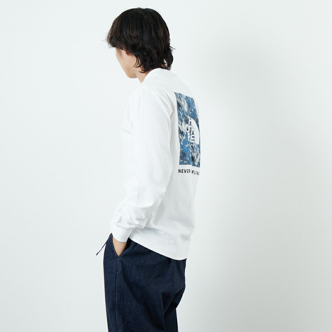 THE NORTH FACE [ザ ノースフェイス] ロングスリーブ スクエアデジタルグラフィックTシャツ [NT82545] W &&モデル身長：179cm 着用サイズ：M&&