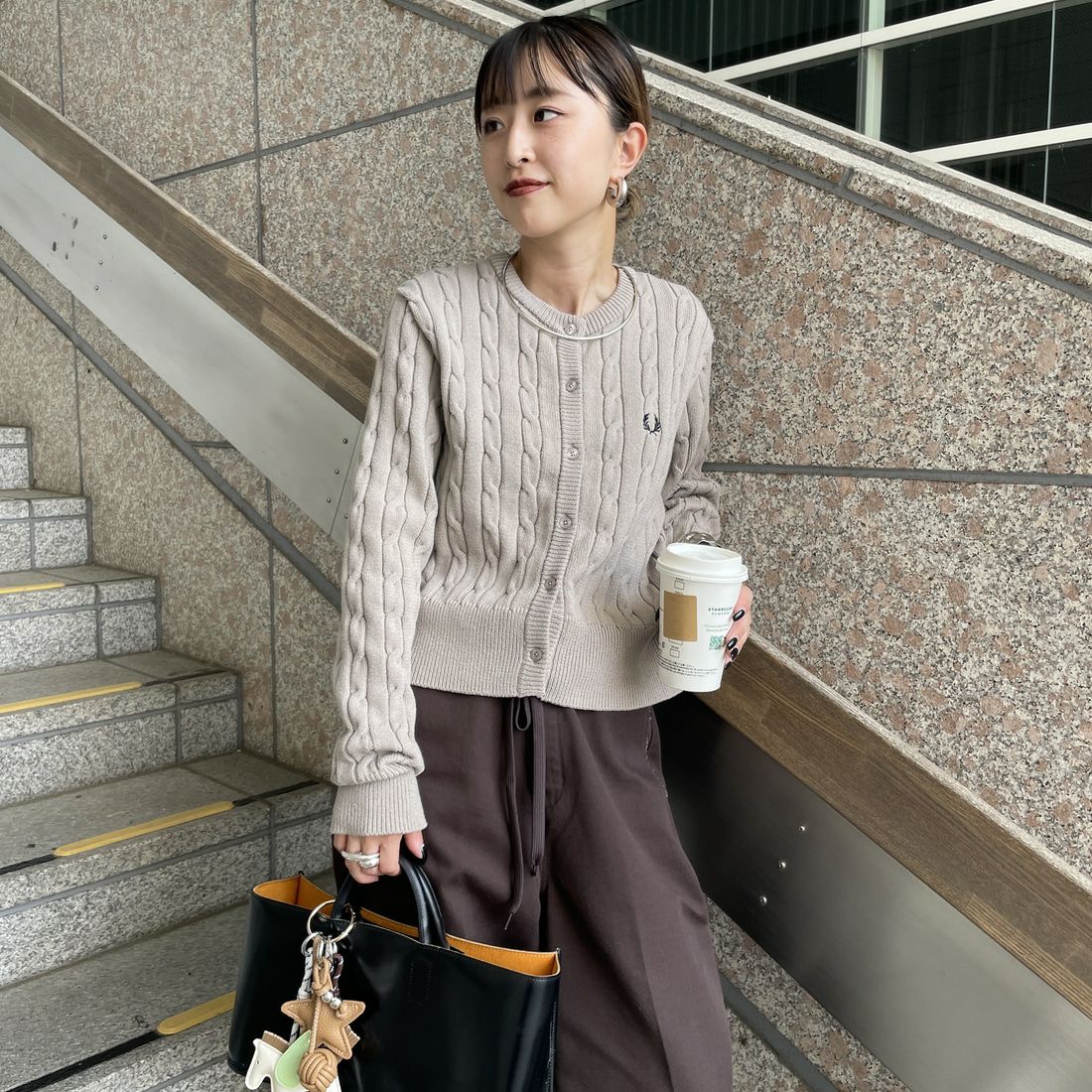 FRED PERRY [フレッドペリー] 別注 ケーブルニットカーディガン [FPW-25A-008JF] WARM/BLK &&モデル身長：150cm 着用サイズ：10&&